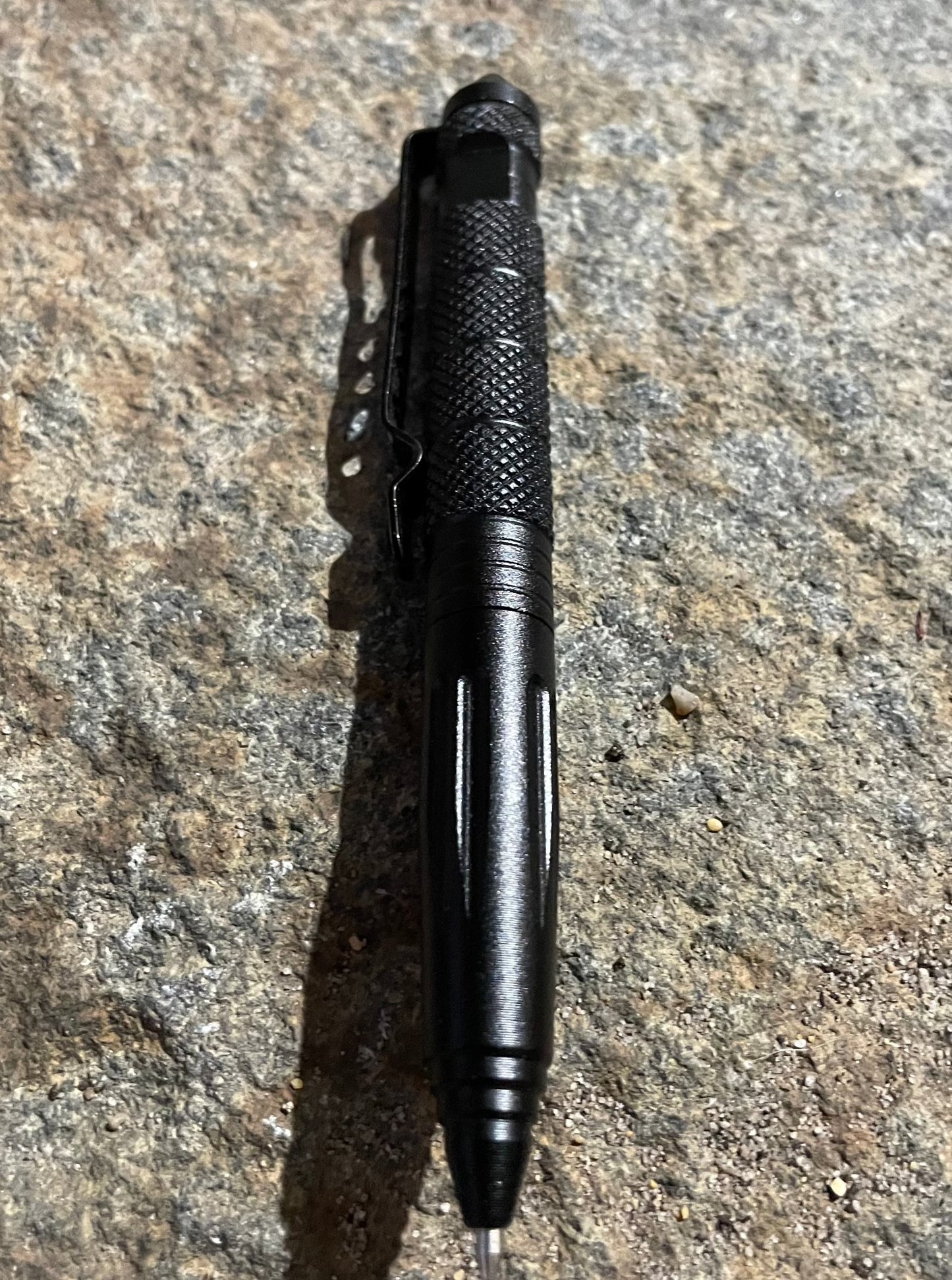 Tactical glass breaker pen