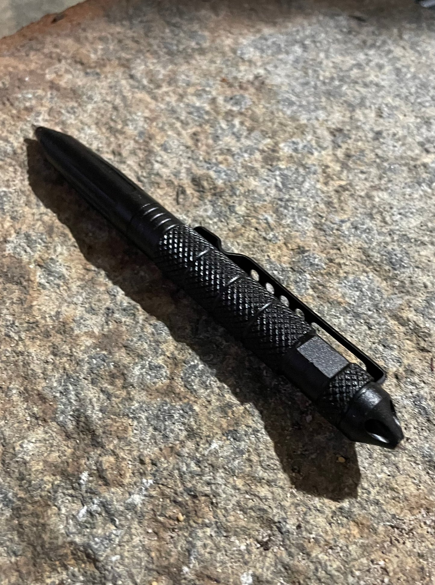 Tactical glass breaker pen